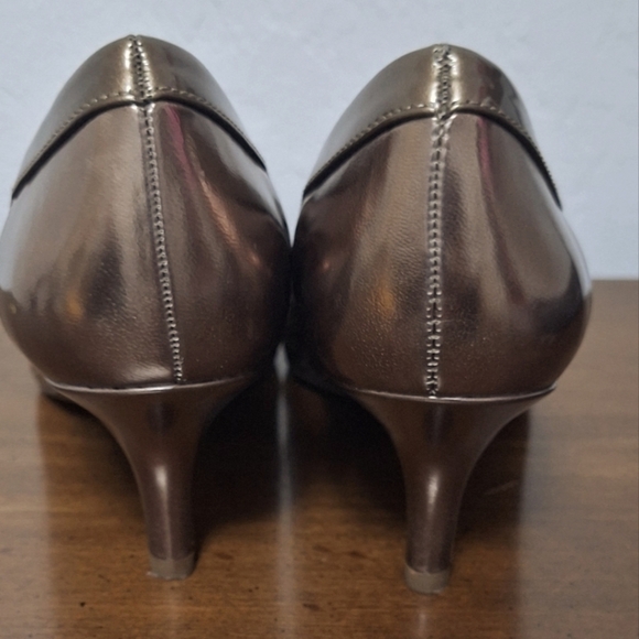 Ann Klein synthetic heels in metallic taupe Womens Shoes Size 7M - Picture 5 of 8